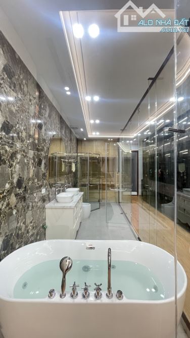 Nhà 7 tầng, thang máy, Nguyễn Văn Cừ, Phường Bồ Đề, Hà Nội. DT 80m2. Giá 28,5 tỷ - 1