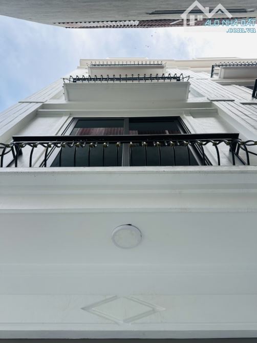 NHÀ MỚI Ở NGAY Ô TÔ DỪNG ĐỖ NGÀY ĐÊM CÁCH NHÀ 15M. - 1