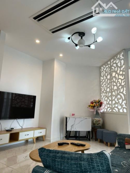 Hot. em có 2 căn hộ 1PN và 2PN cần bán gấp chỉ 3 tỷ chung cư D