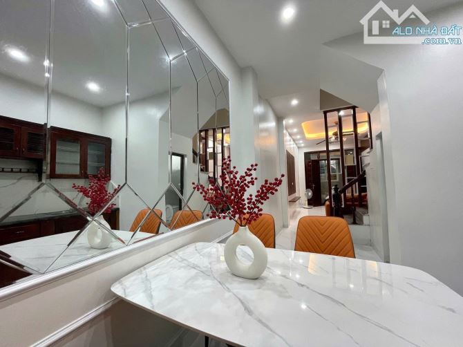 Chủ Nhà Cần Tiền Nên Cần Bán Gấp Căn Nhà Dân Xây Ở Quang Trung.Gía 8.35Tỷ CóTL - 1
