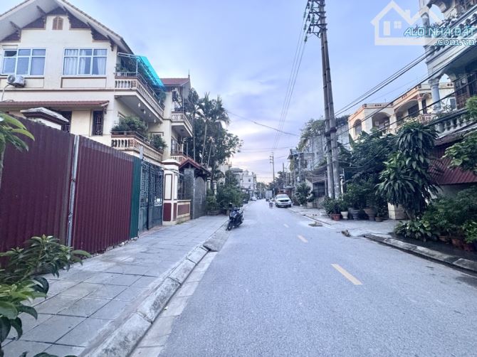 Bán gấp mảnh đất Tự Khoát - Ngũ Hiệp ô tô ,ngõ thông ,kinh doanh đỉnh 8  tỷ - 1