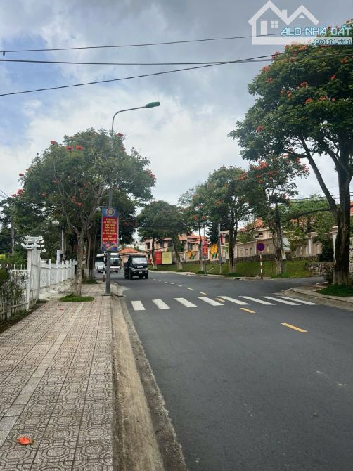 Lô đất đẹp 412m2 mặt tiền Lê Hồng Phong cách Trung tâm hành chính Lâm Đồng 300m - 1