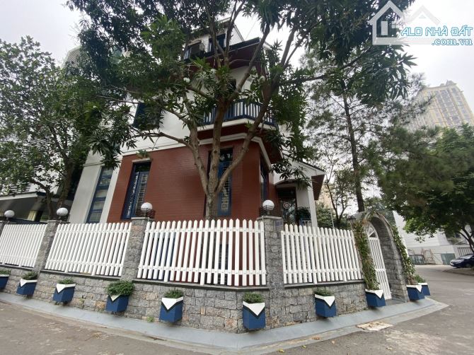 SIÊU BIỆT THỰ-Khu Vườn Đào (Lạc Long Quân) 185m/ 5Tầng (Có Hầm), MT 25m 125 Tỷ - 1