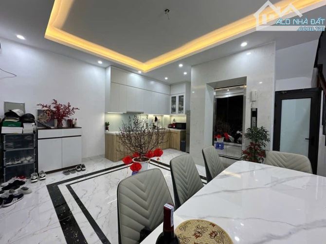 Bán nhà Trương Định 34m2, 5T thang máy, mt 5.5m mặt ngõ thẳng phố, sổ đẹp. Giá 7.98 tỷ