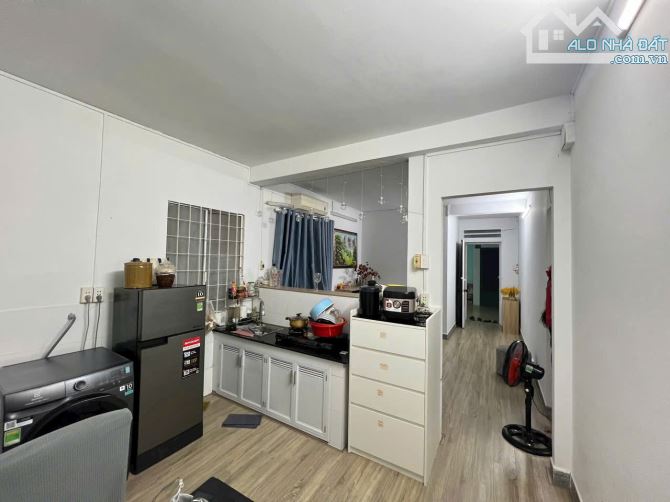 Chung cư 590, CMT8, Phường 11, Quận 3: 80m2,2p ngủ, Nt, 11tr/th - 1
