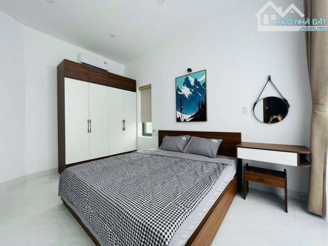 BÁN NHÀ THẠCH BÀN 30M2, 5.2 TỶ, 5 TẦNG, MT4.5M, Ô TÔ CÁCH 20M - 1