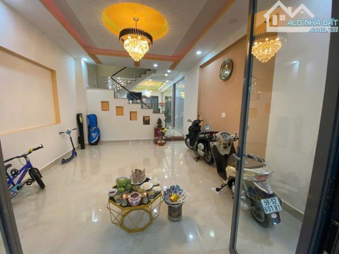 NGAY CHỢ BÀ CHIỂU- 4 TẦNG XE HƠI ĐẬU TRƯỚC NHÀ- YÊN ĐỖ-DT 45m2-Giá 9 tỷ tl. - 1