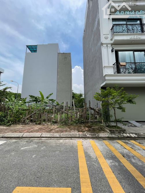 Bán đất tái định cư giang biên, 58m2 mt 5m view vườn hoa đẹp - 1