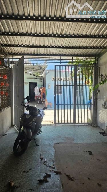 950 triệu xin phép giao luôn cuốn sổ hồng căn nhà nát ngay Tân Xuân, Hóc Môn, 5x16m - 1
