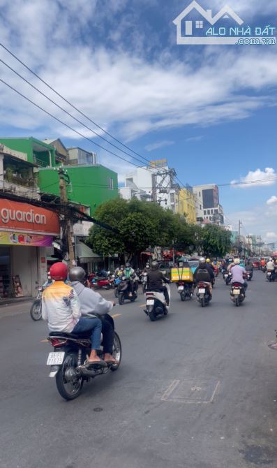 Bán gấp mặt tiền ngang 8m CMT8 Quận 10, 8x25, 2 tầng, chỉ 43 tỷ còn TL - 1
