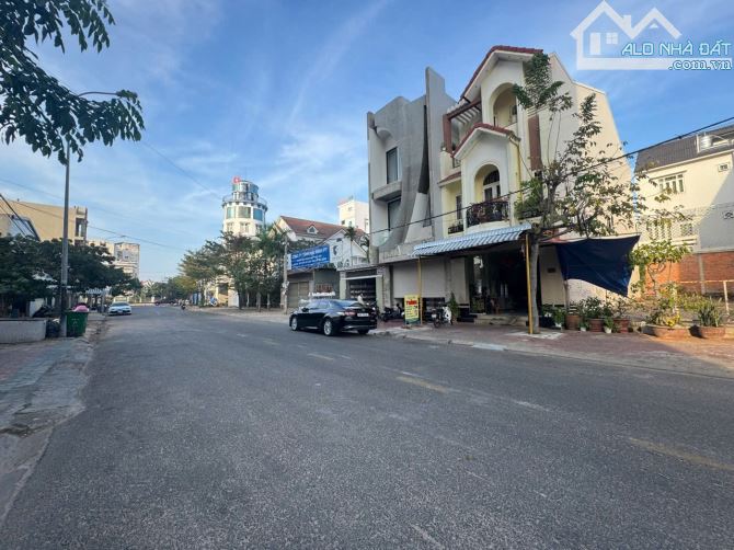 Bán 215m2 đường Nguyên Hồng, sau lưng Karaoke 5 sao plus - 1