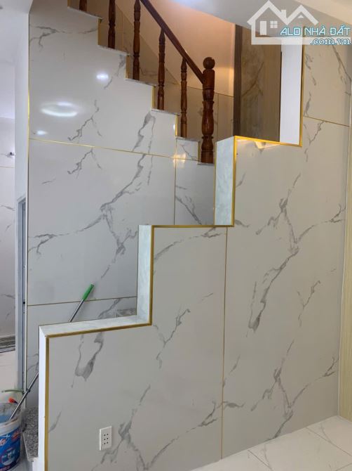 NHÀ MỚI 2 LẦU ĐẸP KHU TÂN KIM, GIÁ RẺ 1TỶ350TR CÒN BỚT - SỔ HỒNG RIÊNG- CÁCH QL50 ĐÚNG 50M - 1