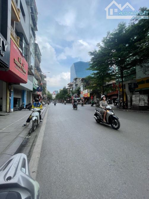 MẶT PHỐ KINH DOANH KHÂM THIÊN 22TỶ 60M 2T MT 4M VỈA HÈ ĐÁ BÓNG SỔ ĐỎ NỞ HẬU - 1