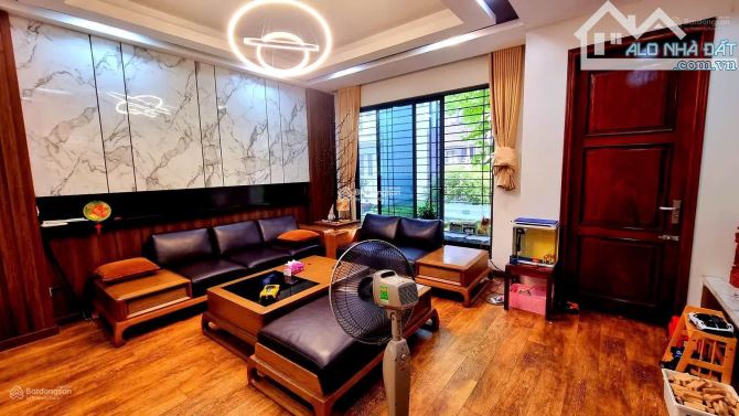 Cho thuê nhà biệt thự tại KĐT Dịch Vọng  250m² xây dựng 4 tầng - 1