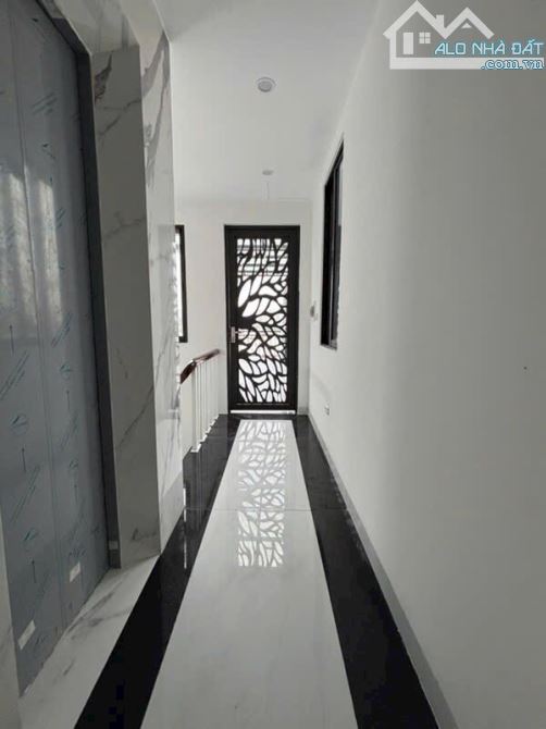 NHÀ ĐỨC GIANG -  NGÕ NÔNG - LÔ GÓC THANG MÁY - CÁCH 15M RA Ô TÔ TRÁNH-GIÁ CHỈ 10TỶ NHỈNH - 1