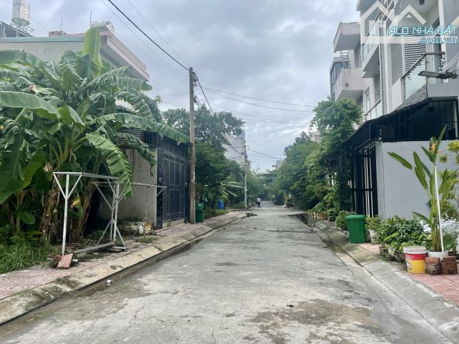 Nhà Đẹp Gần 100m2 (Ngang 6m),Ngay Trung Tâm Q9,Đường Xe Hơi,Giá Chỉ 5.2Tỷ
