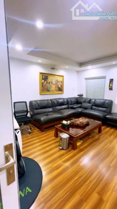 Biệt thự 5 Tầng+ TM Trung tâm P.Tân Sơn Nhất DT 6,5x18m nở hậu - Ngay nhà thờ Chí Hòa - 1