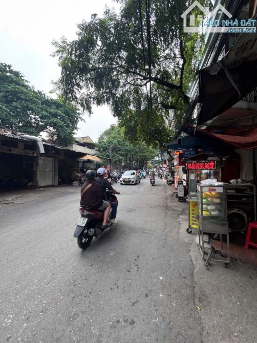Bán thửa đất mặt phố Khương Đình - mặt tiền rộng - nở hậu - kinh doanh tấp nập - 1