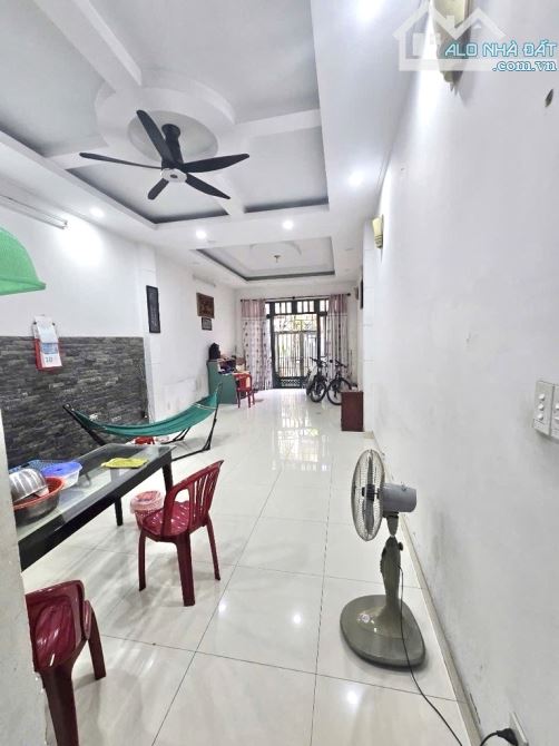 TÂN PHÚ - NGAY CHỢ TÂN HƯƠNG - HXH 7M - 84M2 (4.2 X 20) - 3 TẦNG BTCT - HƠN 8  TỶ - 1