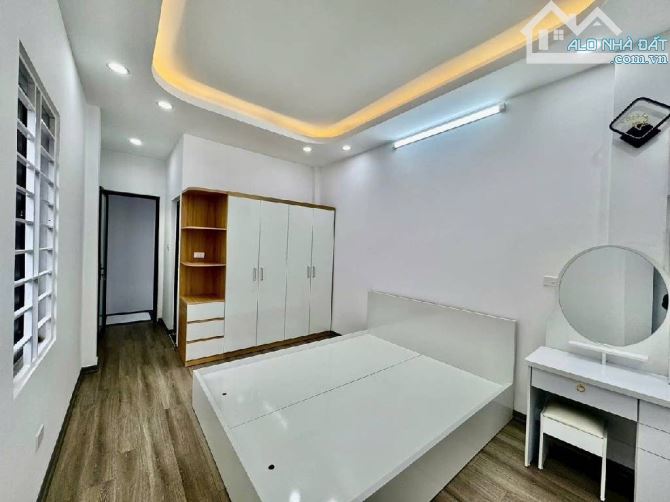 LỆNH CƯ NGÕ TRƯỚC NHÀ RỘNG 4 TẦNG SỔ ĐỎ GIAO DỊCH NGAY - 1
