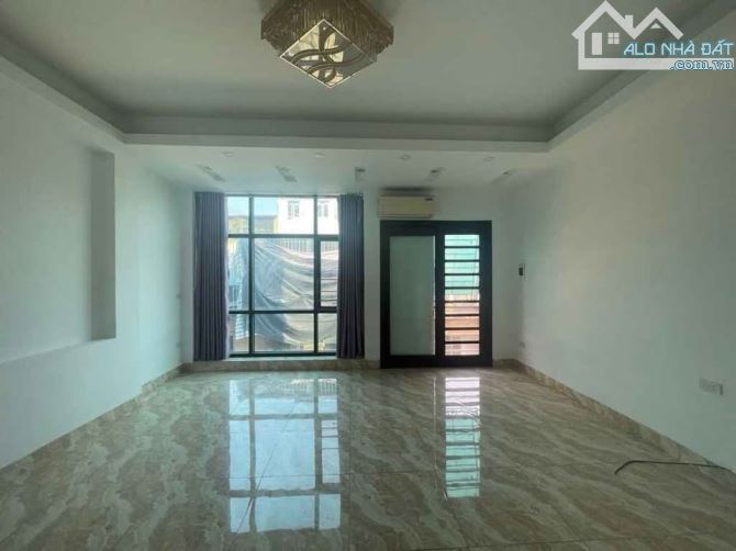 🔥 SIÊU PHẨM CẦU GIẤY - PHÂN LÔ VIP - KINH DOANH - NGÕ Ô TÔ TRÁNH - CÁCH PHỐ 20M - 1