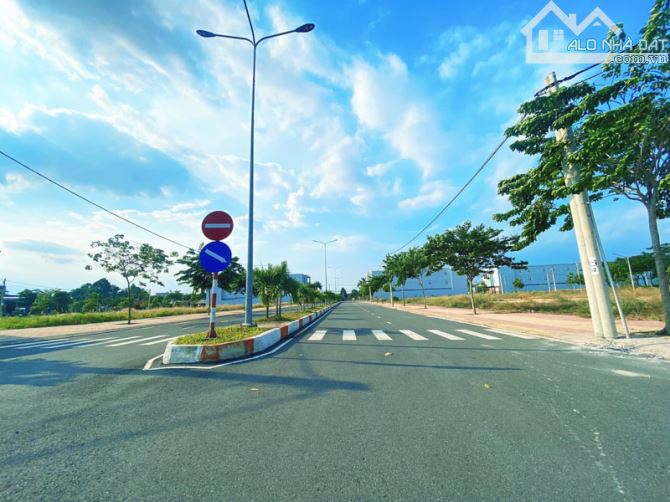 Bán nhanh  - Lô góc 2 MT ngay TĐC D2D DT:105m2 Giá 1tỷ9 - Sát chợ Lộc An, Ngay đường DT769 - 2