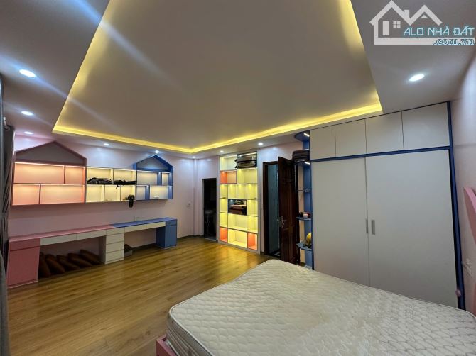 Bán nhà 33m 5 Tầng Siêu Quần Tả Thanh Oai Thanh Trì GIá 3.9 tỷ - 2