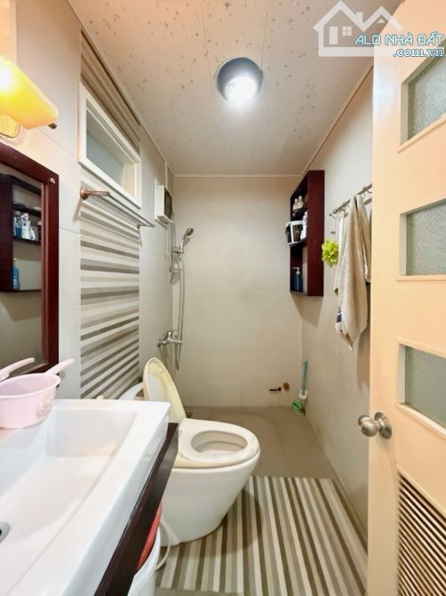 RẺ NHÁT Q10, Hẻm xe hơi, sát mặt tiền Nguyễn Tri Phương  46m², 3 tầng, nở hậu  NHỈNH 10 TỶ - 2