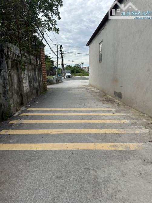 NHÀ MỚI Ở NGAY Ô TÔ DỪNG ĐỖ NGÀY ĐÊM CÁCH NHÀ 15M. - 2