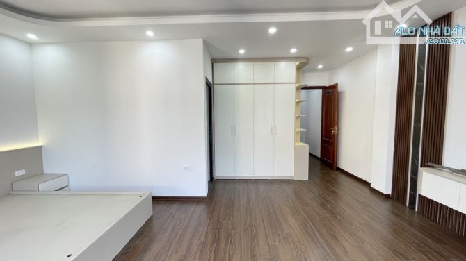Nhà 7 tầng, thang máy, Phố Trạm (Gần Aeon Long Biên), Hà Nội. DT 73m2, Giá 23,6 tỷ - 2
