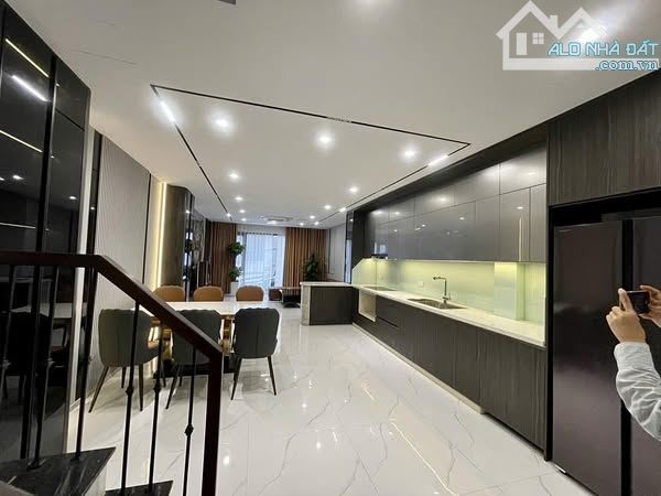 SIÊU PHẨM MẶT PHỐ HỒNG TIẾN LONG BIÊN  38 TỶ DT 65M MT 7M 8T Ô TÔ TRÁNH DOANH HAI MẶT TIỀN - 2