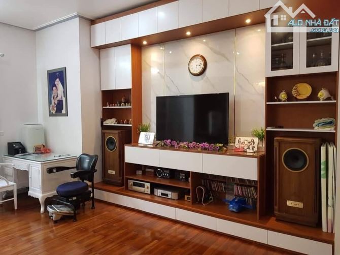 SIÊU BIỆT THỰ-Khu Vườn Đào (Lạc Long Quân) 185m/ 5Tầng (Có Hầm), MT 25m 125 Tỷ - 2