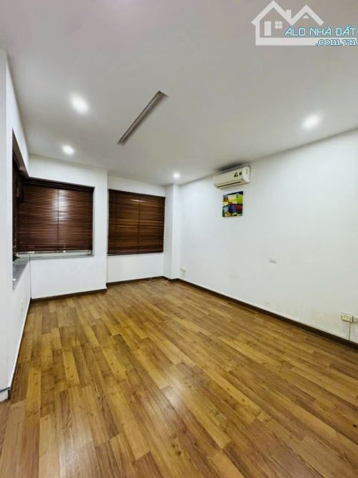 Bán nhà Linh Lang, 3 thoáng oto đỗ cửa. 79m2 x 5T, MT 4,3m. Dòng tiền. 31,68 tỷ. - 2