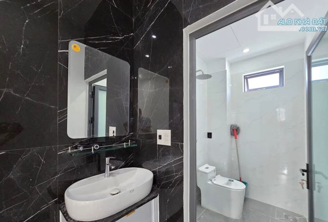 BÁN NHÀ THẠCH BÀN 30M2, 5.2 TỶ, 5 TẦNG, MT4.5M, Ô TÔ CÁCH 20M - 2