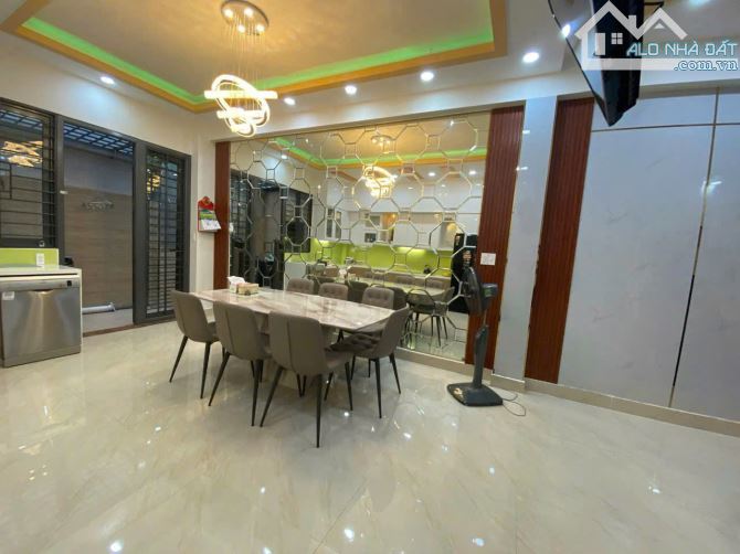 NGAY CHỢ BÀ CHIỂU- 4 TẦNG XE HƠI ĐẬU TRƯỚC NHÀ- YÊN ĐỖ-DT 45m2-Giá 9 tỷ tl. - 2