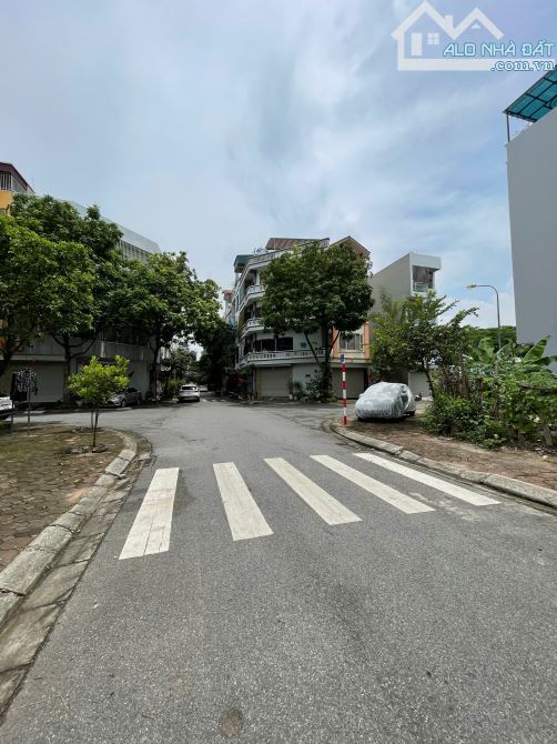 Bán đất tái định cư giang biên, 58m2 mt 5m view vườn hoa đẹp - 2