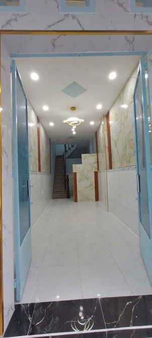 Chính chủ cần bán nhà gần bến xe Quận 8-DT-2,5m x 9,5m)- trệt-1 lầu-1 lửng 3PN - 2