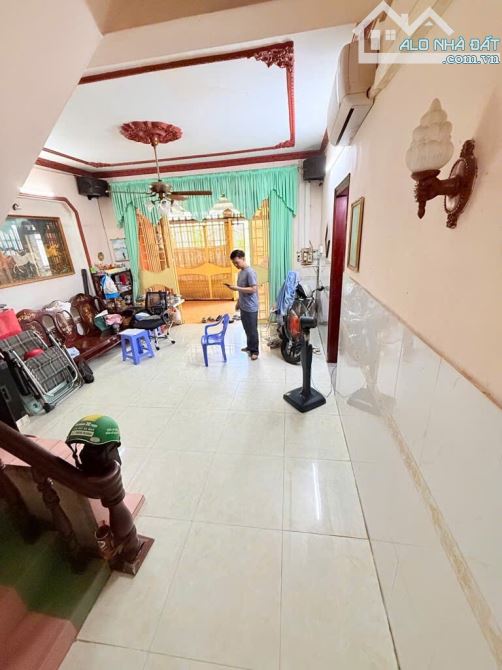 Bán nhà 3 mặt tiền, 100m - Ngang 7m, nở hậu. Chỉ 6.2 tỷ - 2