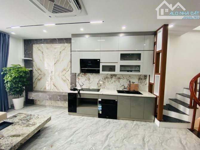 BÁN NHÀ NGỌC LÂM - 5TẦNG - OTO ĐỖ TRƯỚC CỬA - KHU VỰC SẦM UẤT NHẤT NGỌC LÂM - 2