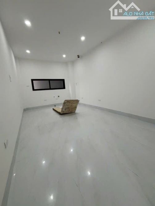 NHÀ ĐỨC GIANG -  NGÕ NÔNG - LÔ GÓC THANG MÁY - CÁCH 15M RA Ô TÔ TRÁNH-GIÁ CHỈ 10TỶ NHỈNH - 2