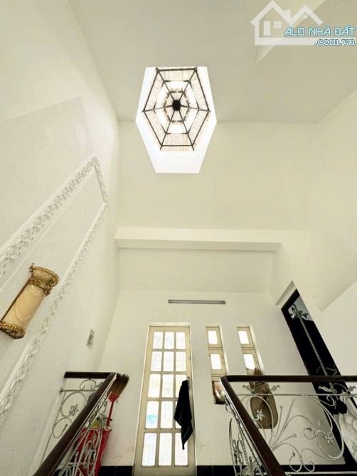 Biệt thự trung tâm P.Tân Bình - Cách nhà Ga T3 chỉ 500m. DT 7x20m~400m2, 4 tầng mới - 2