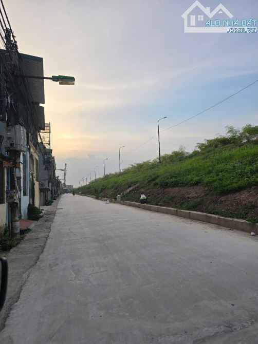 Bán gấp mảnh đất Đông Mỹ ô tô vào đất ,gần ô tô tránh ,mặt tiền rộng ,giá đầu tư 5.3 tỷ - 2