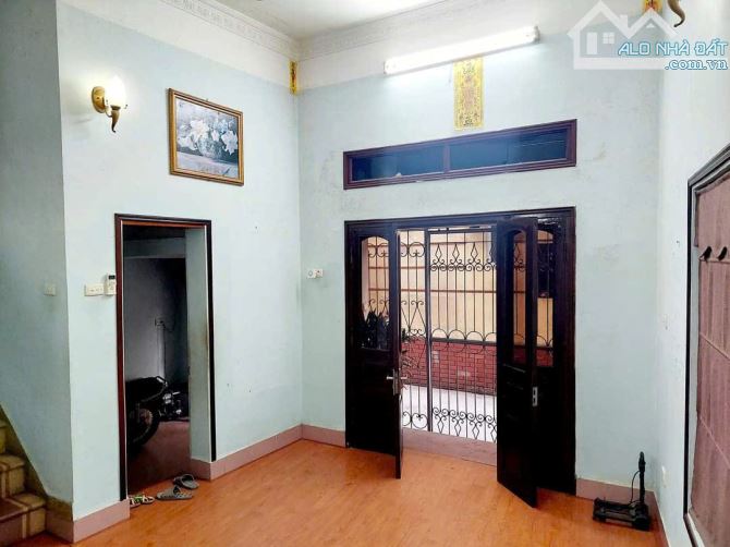 Cho thuê nhà căn góc 3 thoáng tại Ngõ 2 Ngọc Lâm, Long Biên, Hà Nội ,DT 70m2 x 3 giá 9tr5 - 2