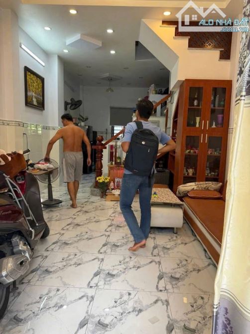 Bán nhà Phú Định P.16 Quận 8: DT 40m2 - 2