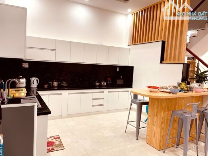 Bán gấp nhà đẹp ở ngay MTKD Đường số Phạm Thế Hiển, xe hơi ngủ nhà, 120m2, SHR, HCĐ. - 3