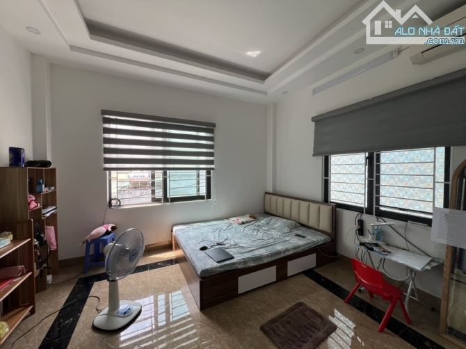 Cần bán căn Lô góc 5 tầng PHÚC LỢI mặt tiền khủng,dân xây, giá chào 5,88 tỷ - 3