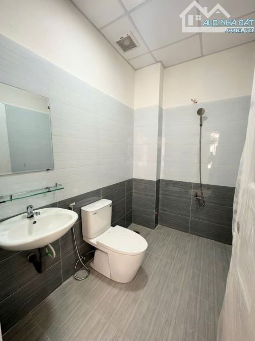 SẴN HĐT 20TR/THÁNG - HẺM 1 TRỤC SÁT MẶT TIỀN P24 BẠCH ĐẰNG - 4 TẦNG 5,8X19M - CHỈ 10,5 TỶ - 3