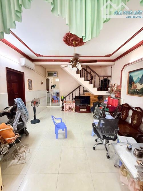 Bán nhà 3 mặt tiền, 100m - Ngang 7m, nở hậu. Chỉ 6.2 tỷ - 3
