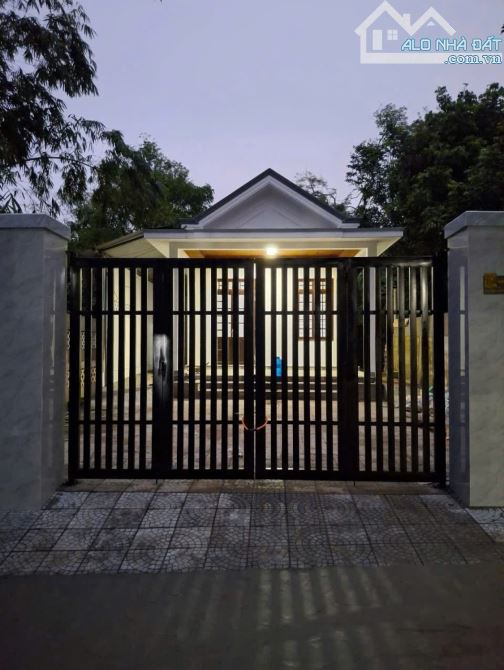Nhà cấp 4 sân vườn rộng 229 m2 mà chỉ 2,6 tỷ. - 3