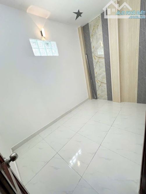 NHÀ MỚI 2 LẦU ĐẸP KHU TÂN KIM, GIÁ RẺ 1TỶ350TR CÒN BỚT - SỔ HỒNG RIÊNG- CÁCH QL50 ĐÚNG 50M - 3